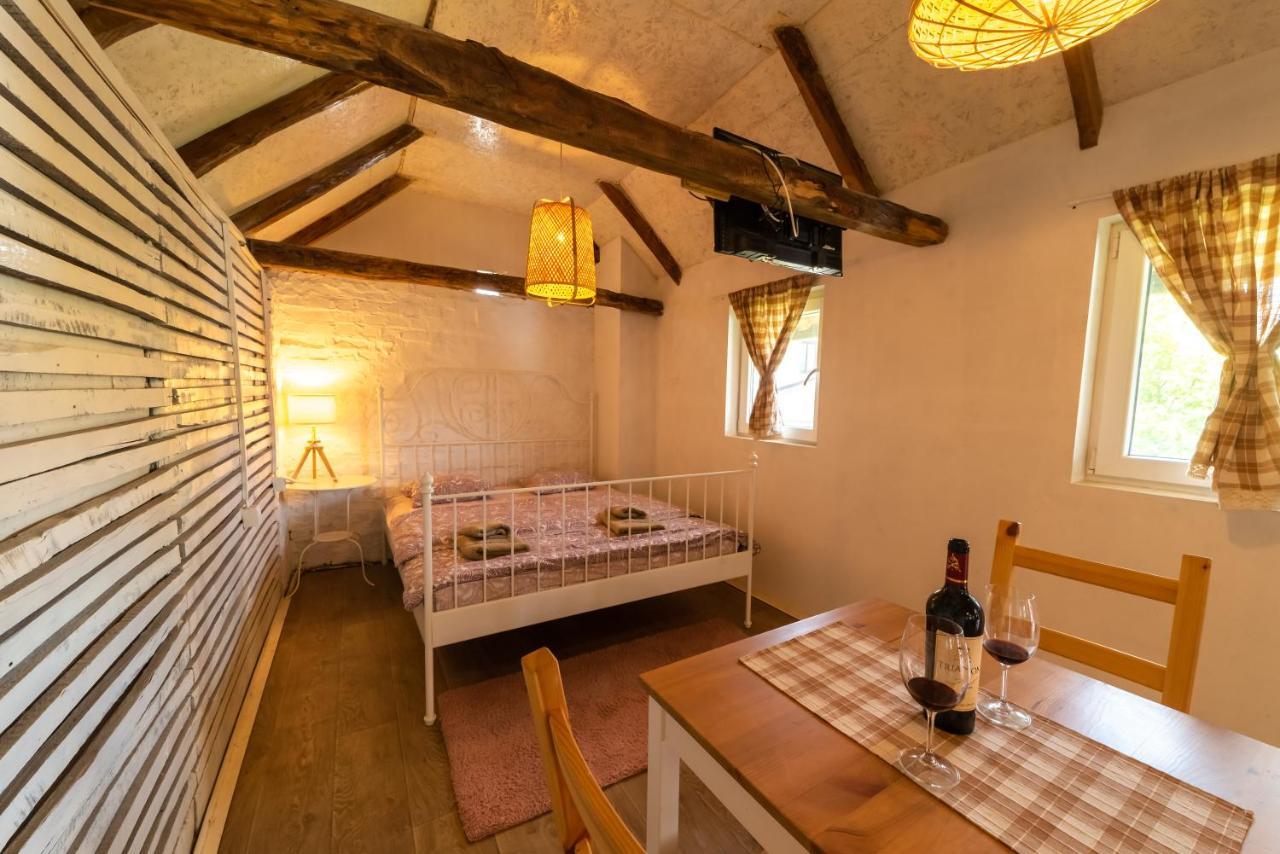 Domacinstvo Cikic Zasavica Guest House Exterior photo