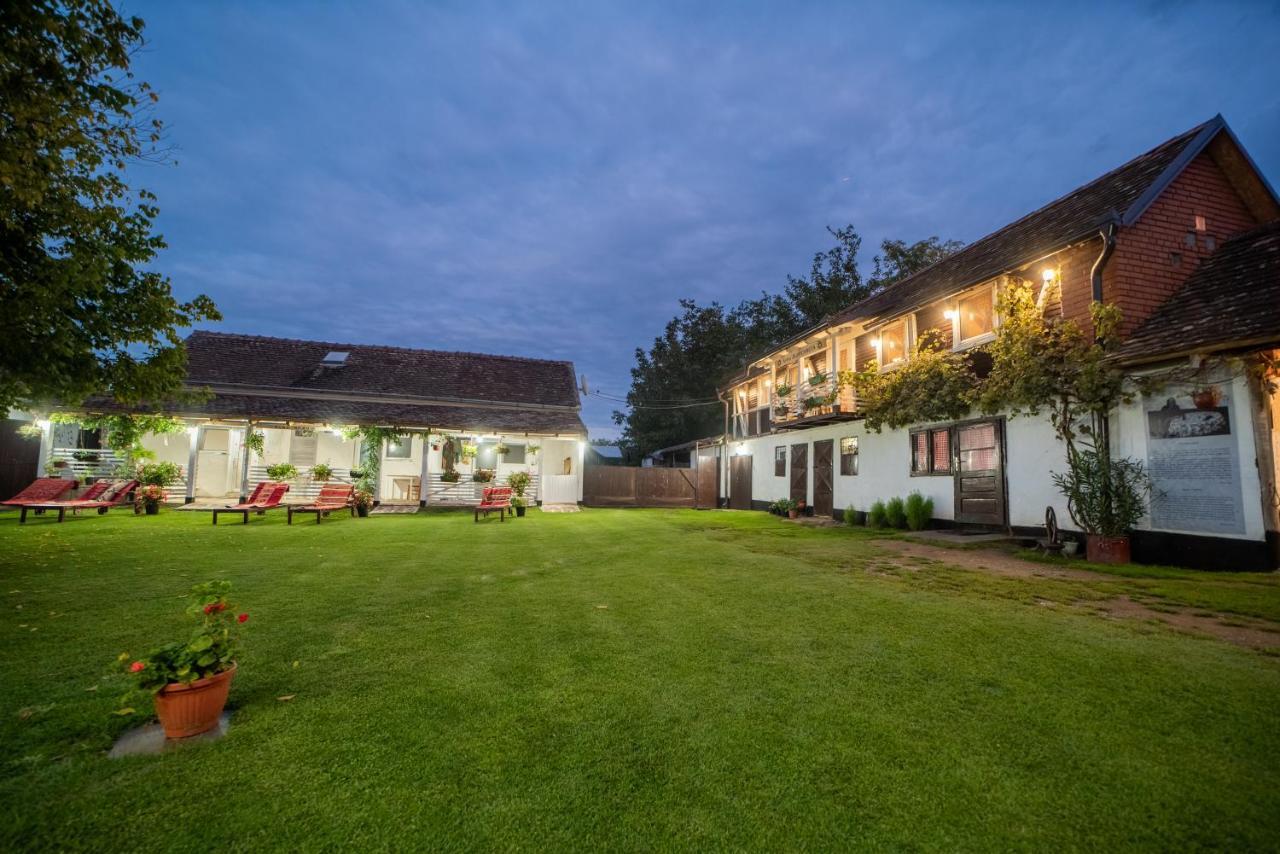 Domacinstvo Cikic Zasavica Guest House Exterior photo